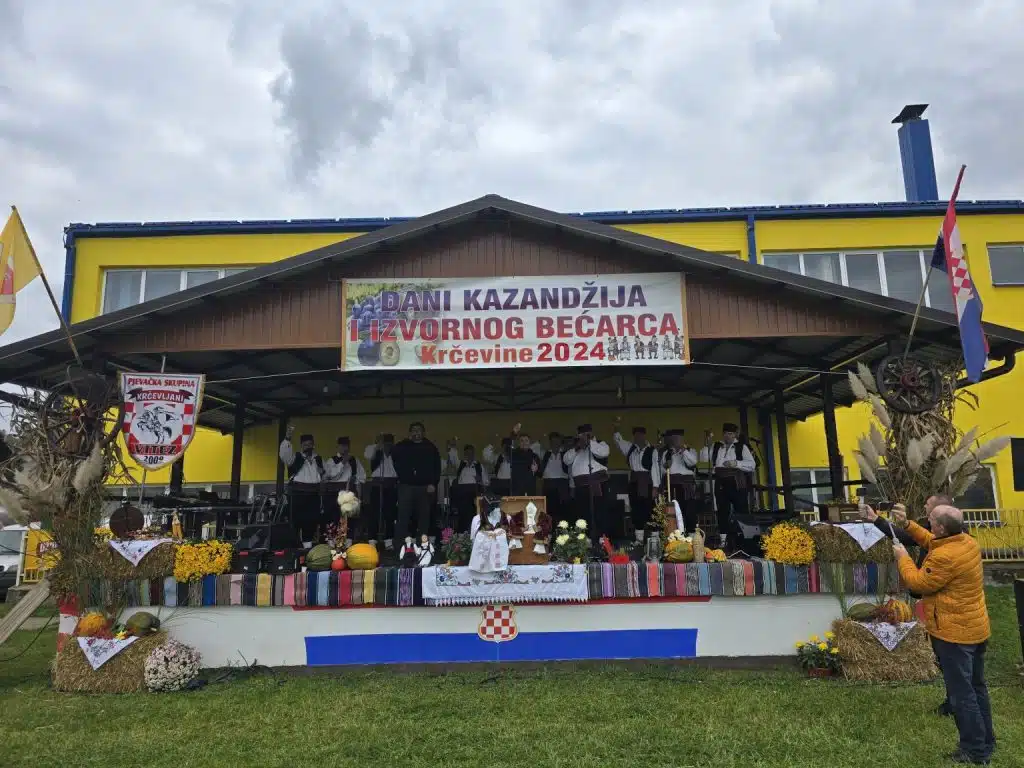 Na Danima kazandžija i izvornog bećarca u Krčevinama kod Viteza i ove godine više tisuća posjetitelja