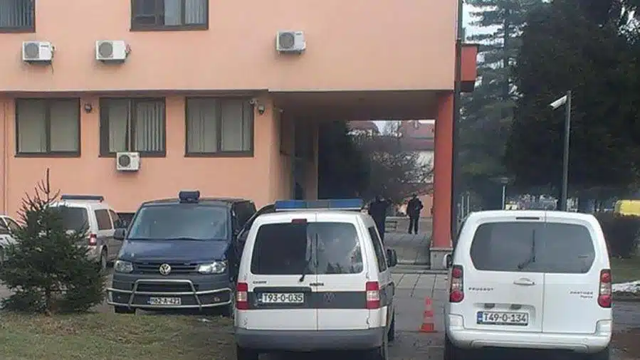 Oslobođenje – Specijalci upali u kafanu u BiH: Na više mjesta pronađen spid, bio je spreman za