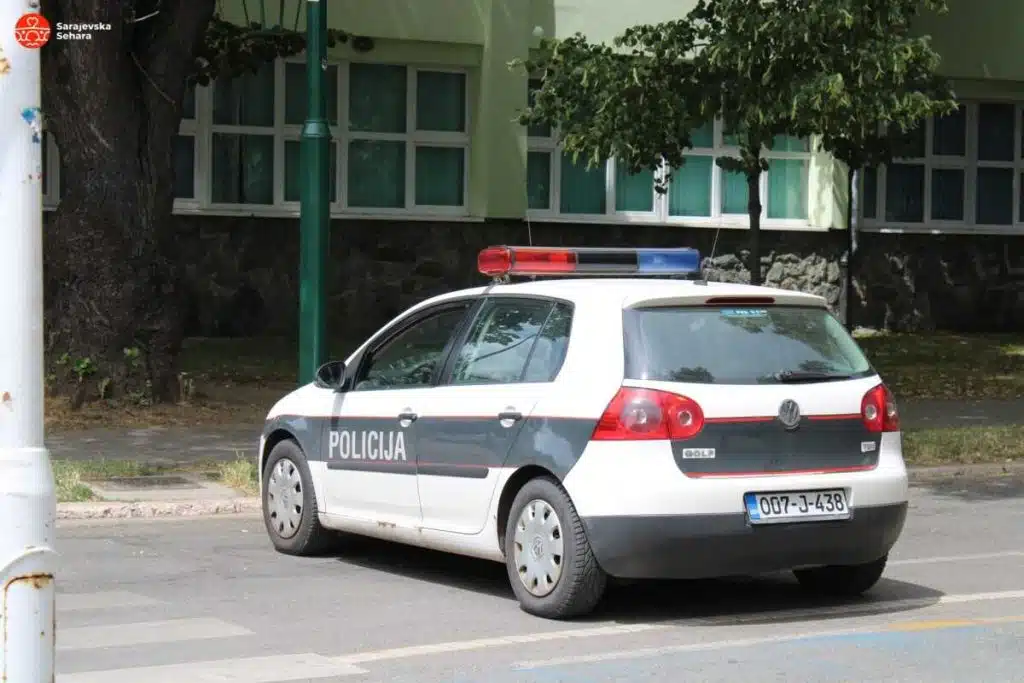 Policajac osumnjičen za bludne radnje nad maloljetnikom predat Tužilaštvu KS, poznati detalji bludničenja