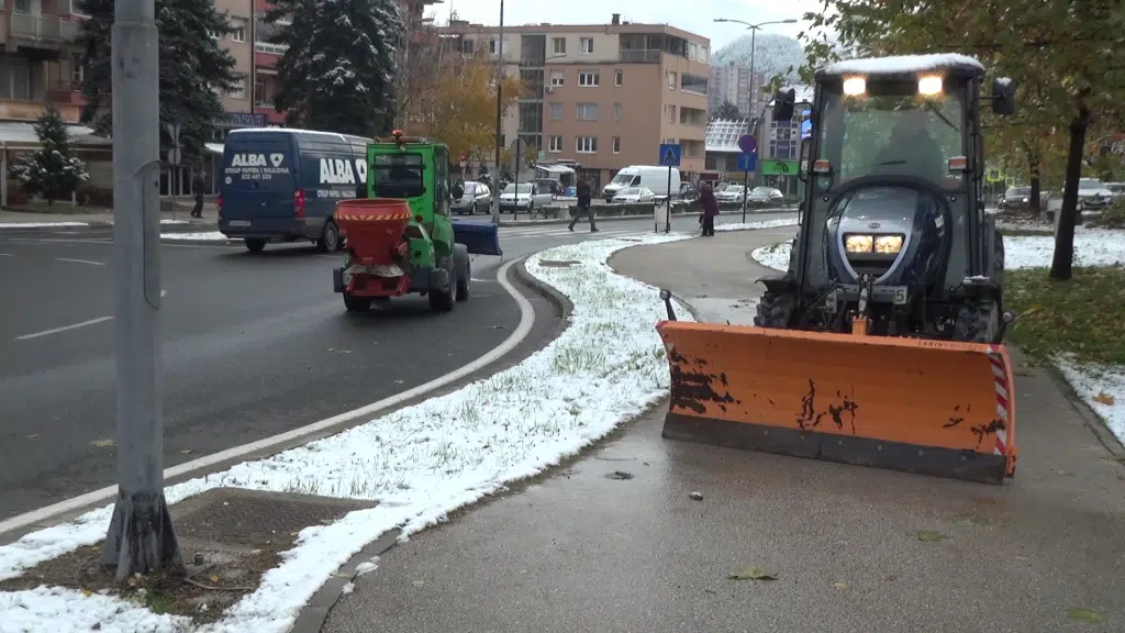 Prvi snijeg donio probleme i u ZDK, havarijsko stanje u snabdijevanju električnom energijom