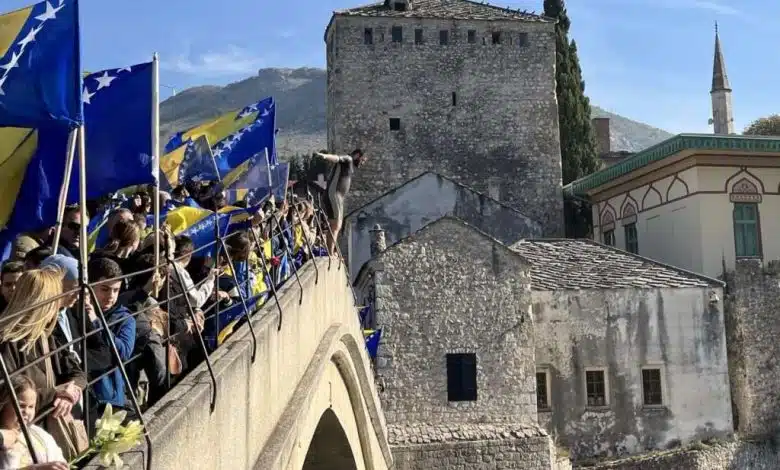 Skokom bez aplauza obilježena 31. godišnjica rušenja Starog mosta
