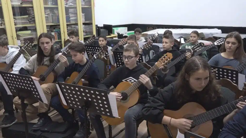 Guitar fest Tuzla: Održana zajednička radionica za učenike nekoliko muzičkih škola (VIDEO)