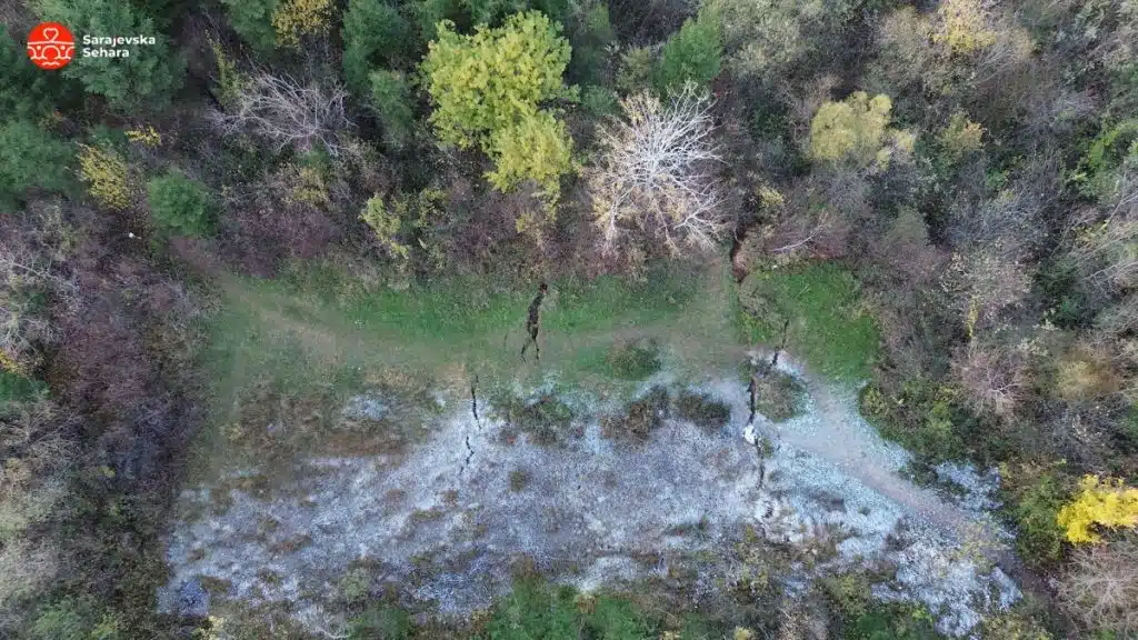 Video/ “Plašimo se da slijedi najveća tragedija poslije rata” – Ovako klizište na Trebeviću sada izgleda