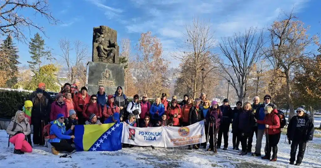 Planinari obilježili Dan državnosti šetnjom do planinskog doma Djed Stjepan (FOTO)