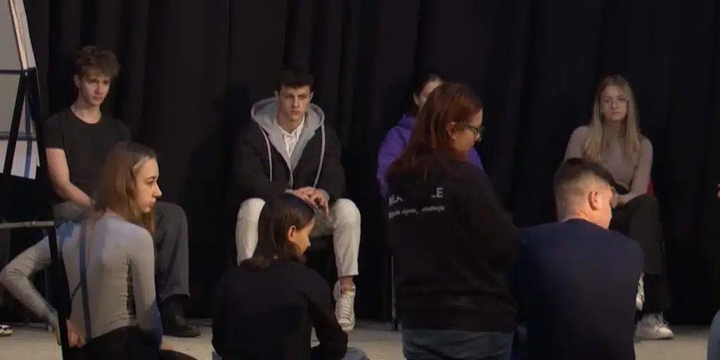 Pozorište mladih Tuzle realizuje projekat “(S)VEZAN(A)”, održane prve radionice (VIDEO)