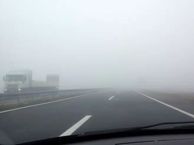 VOZAČI, OPREZ! Gusta magla usporava saobraćaj
