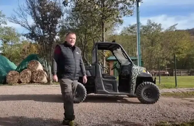 (VIDEO) KILOGRAM OVOG SIRA KOŠTA 1000 EVRA Srbin sam radi na farmi, ali trud dobro naplati!