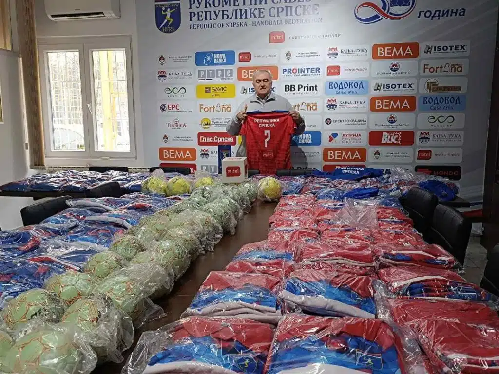 DONACIJA DODIKA RUKOMETNOM SAVEZU SRPSKE Predsjedniku Republike Srpske na vrijednoj pomoći zahvalio se Marinko Umičević