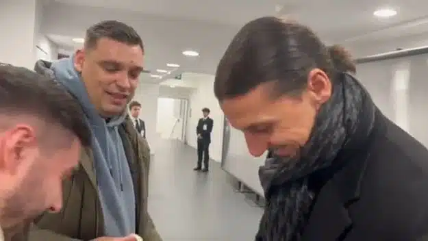 UTAKMICU PRATIO SA TRIBINA Zlatan Ibrahimović je zbog poteza nakon meča Milana i Zvezde oduševio mnoge u Srbiji