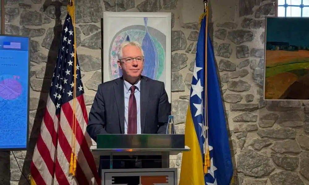 Svečanom ceremonijom, uz prisustvo ambasadora SAD-a u BiH danas je u Travniku ozvaničen završetak projekta “Restaruacija i konzervacija srednjovjekovne tvrđave Stari grad”