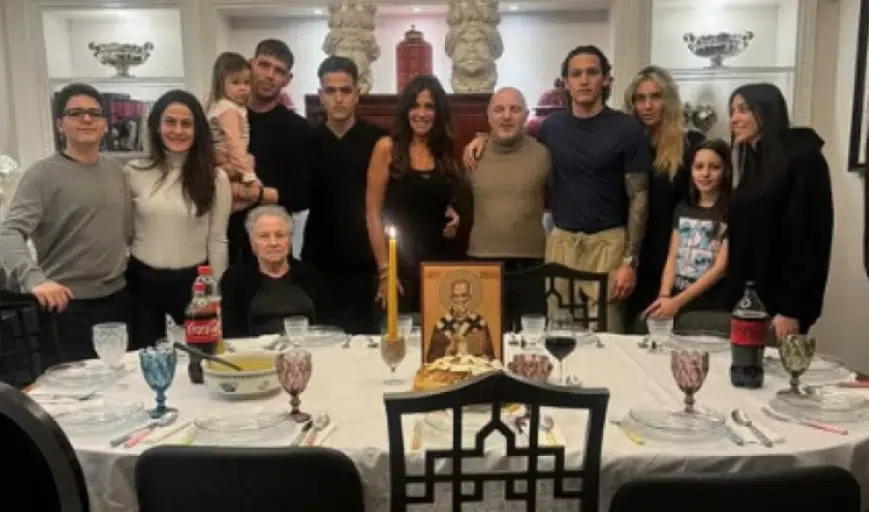 ČISTA EMOCIJA U DOMU SINIŠE MIHAJLOVIĆA Ovako njegova porodica čuva tradiciju za Svetog Nikolu