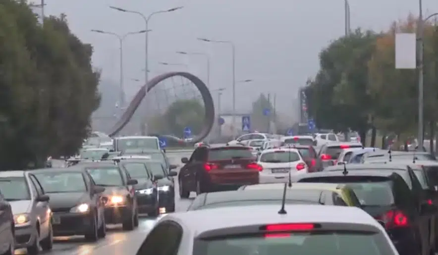 KILOMETARSKE KOLONE U BANJALUCI Inženjer saobraćaja donosi praktična rješenja: Evo kako se mogu izbjeći gužve