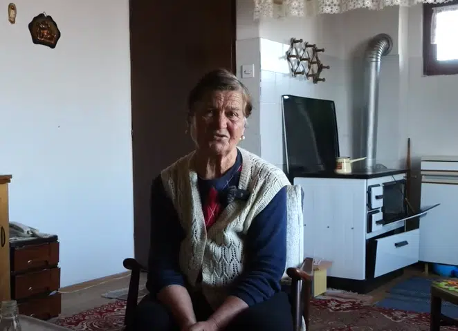 „SAVJEST MI JE ČISTA I NE OČAJAVAM“ Baka Katica (78) iz Zenice živi kao vuk samotnjak – sama nosi drva, obrađuje baštu i pravi rakiju