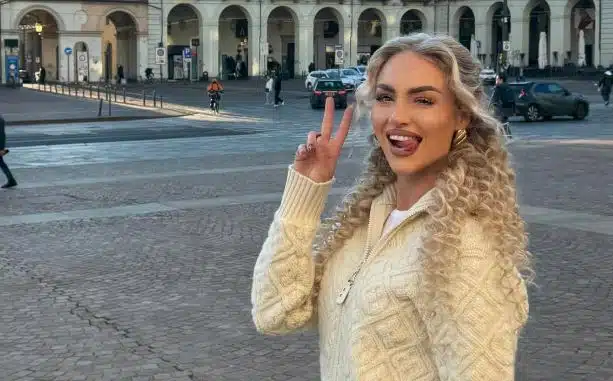 (VIDEO) SNIMAK PLESA VIRALAN NA DRUŠTVENIM MREŽAMA Zanosna fudbalerka postala pravi hit: Prevarila djevojku sa zvijezdom Juventusa!