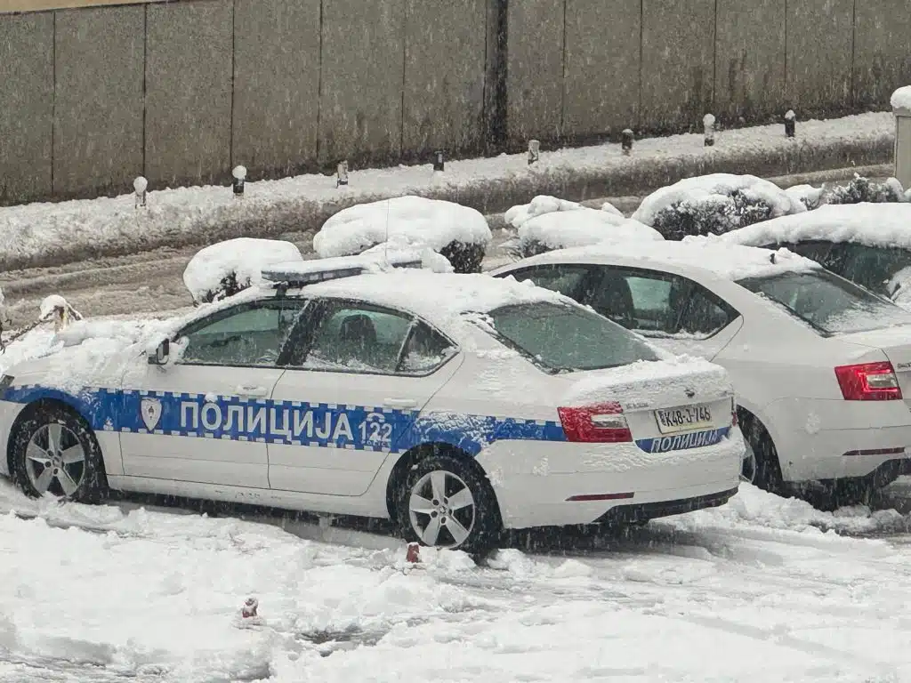 RACIJE NA VIŠE LOKACIJA Kazne zbog droge, ometanja policije i služenja maloljetnika alkoholom