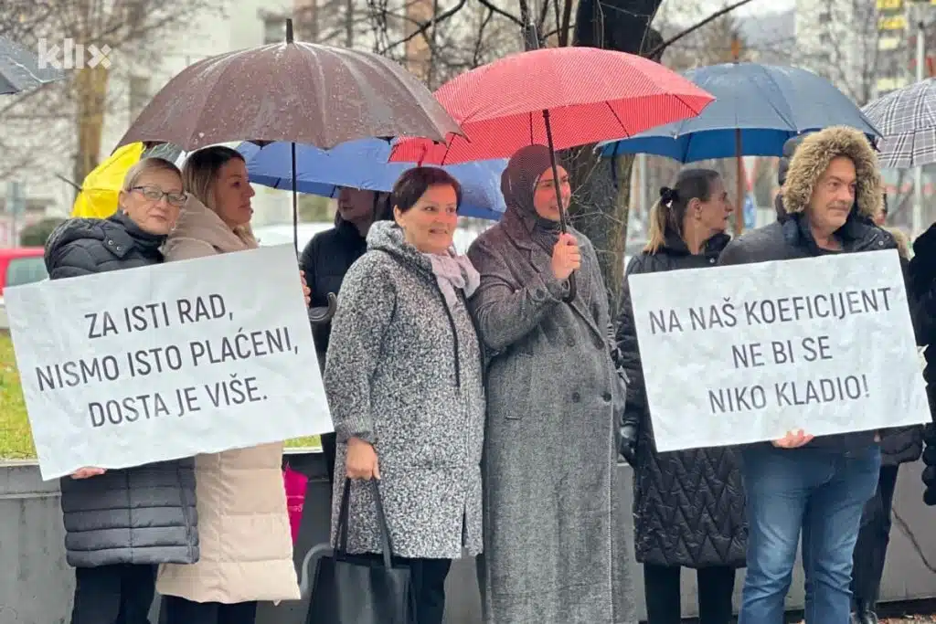 Štrajk pravosudnih radnika u Tuzli, traže bolje uslove i povećanje plata