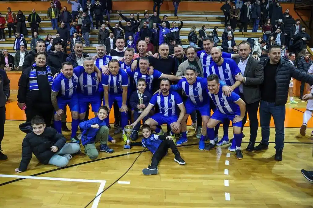 Lijep gest veterana Željezničara: Nagrada od “Hasetovog klasika” ide za Pomozi.ba