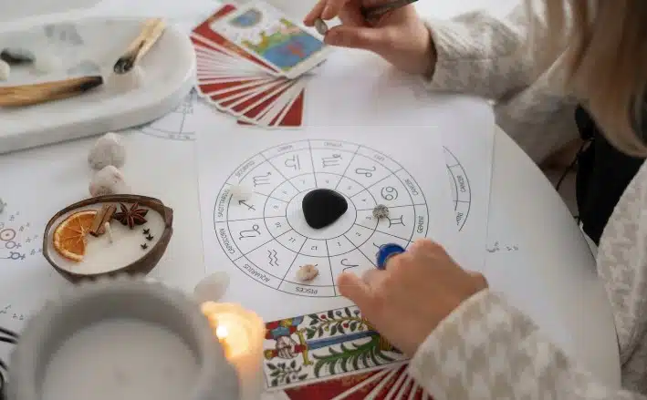 HOROSKOP ZA UTORAK, 31. DECEMBAR Blizanci donose važne odluke, Vaga nezadovoljna, Jarcu se smiješi flert…