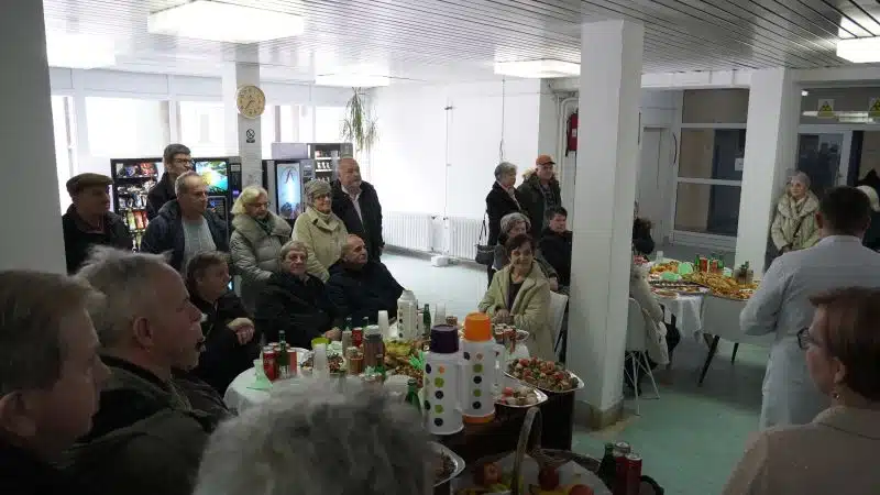 JU Bolnica Travnik okupila sve svoje penzionere: Zajedno su u temelje Bolnice ugradili više od 3.000 godina radnog staža