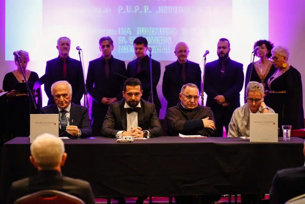 Knjiga s pečatom: Predstavljena monografija o Franjevačkoj bolnici u Novoj Biloj