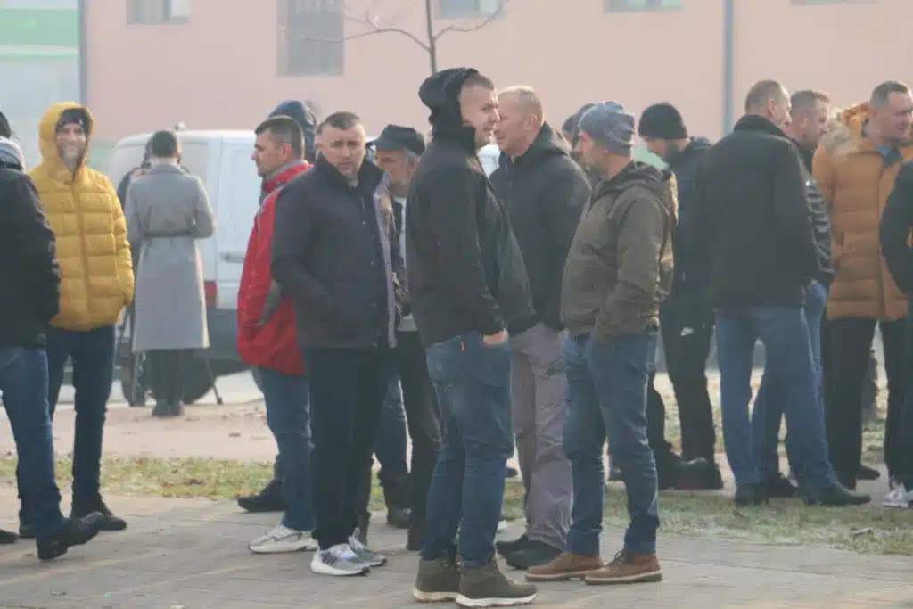 Poljoprivrednici ispred Skupštine SBK iskazali nezadovoljstvo mirnim protestima