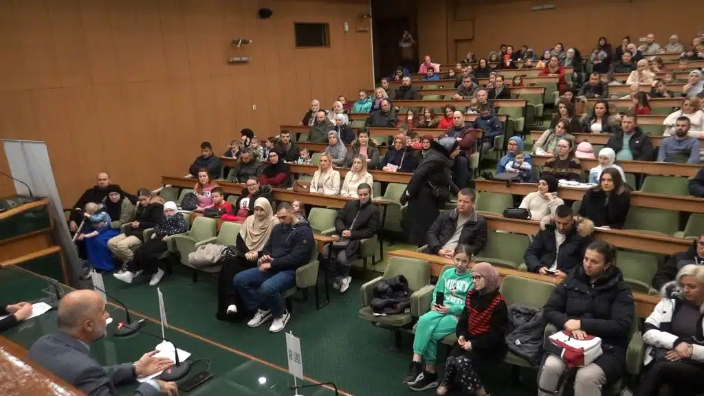 Roditeljstvo je IN: Udruženje “Porodice tri plus” pokreće inicijativu za veću institucionalnu podršku roditeljima