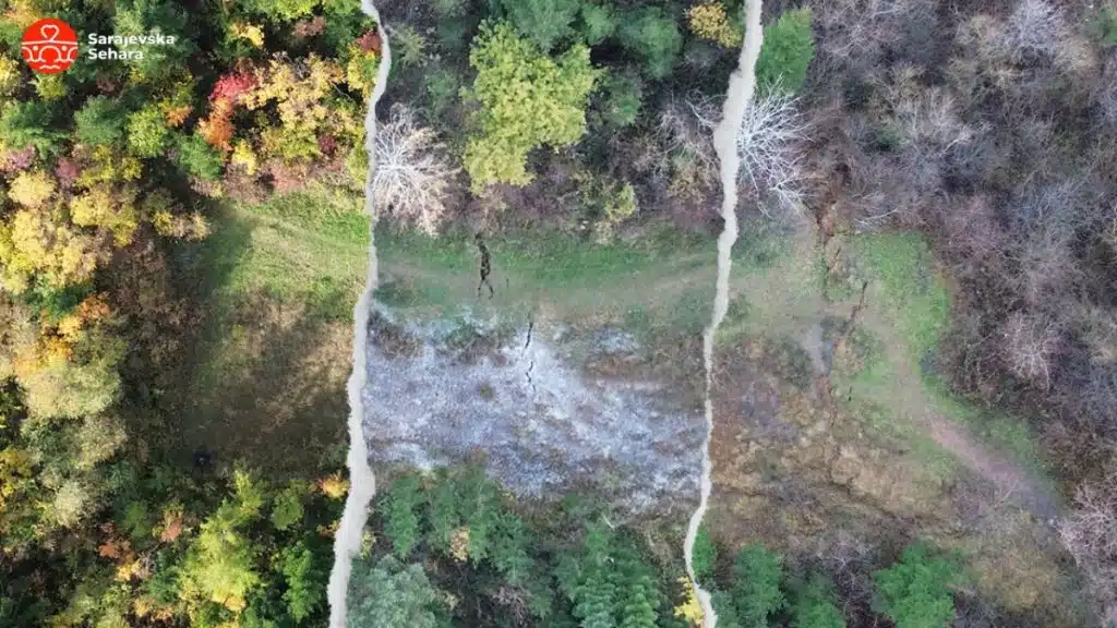 Šok video/ Kako se klizište na Trebeviću mijenjalo kroz tri mjeseca: Pukotine sve šire, sve više oborenih stabala…