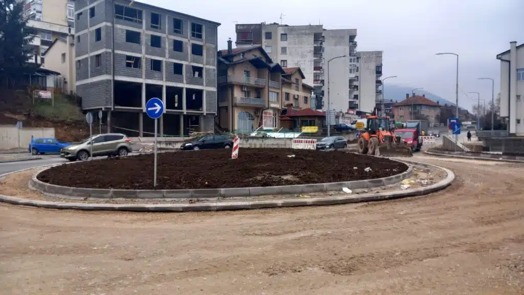 U tijeku radovi na asfaltiranju kružnog toka na Kalibunaru