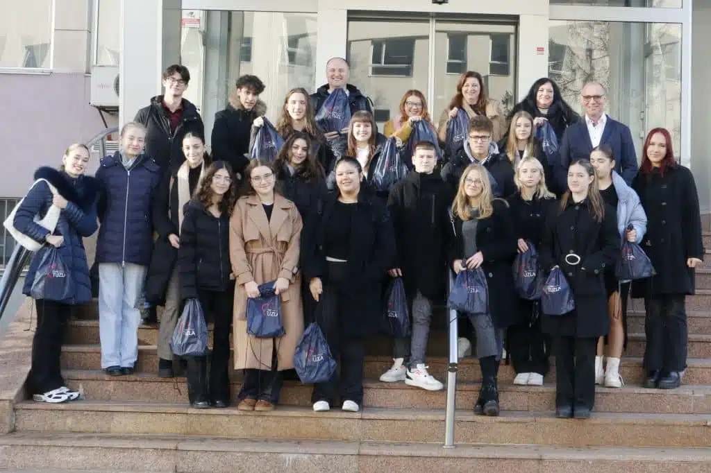 Gradonačelnik Lugavić ugostio profesore i učenike iz Tuzle i Zrenjanina u okviru međunarodnog programa razmjene “SuperSchools” (FOTO)