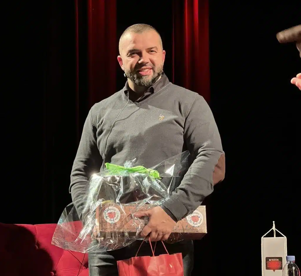 Elvir Karalić na Travnik Talks-u: Inspirativna priča osnivača Pomozi.ba (FOTO)