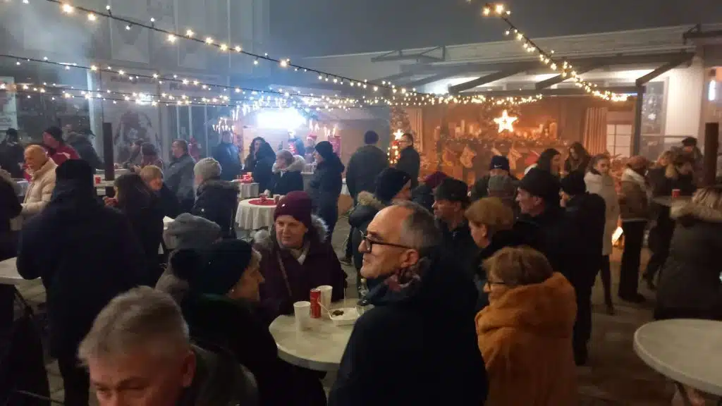(FOTO)Počeo Advent u Travniku, prvi dan ispunjen zabavom i muzikom
