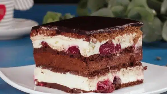 KAO ŠVARCVALD, ALI GOTOVA ZA 20 MINUTA Kremasta torta s višnjama savršena je za desert poslije prazničnog ručka