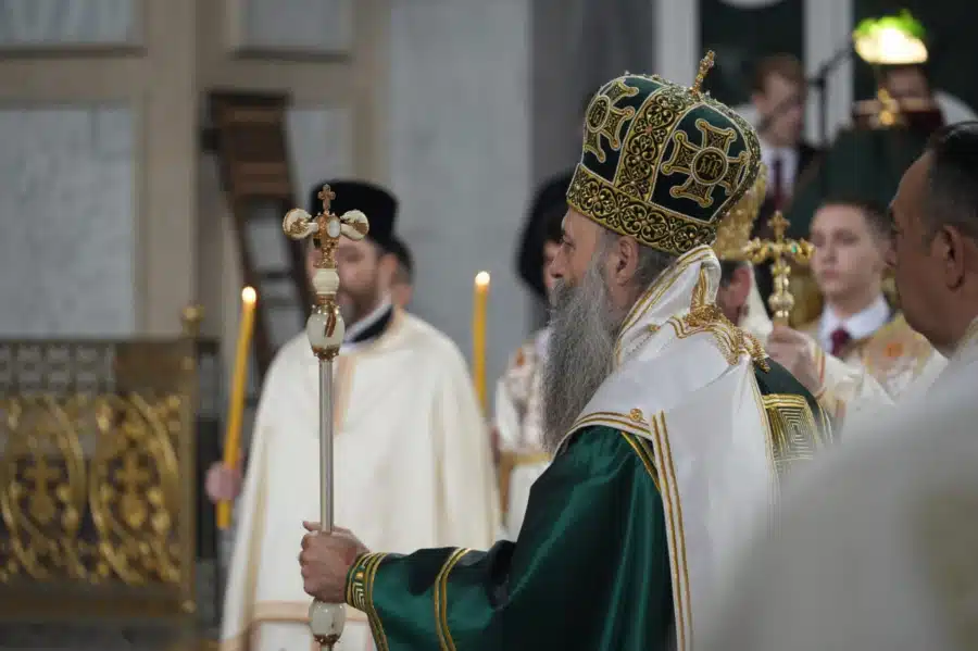 UKAZAO NA PATNJU NA KiM Patrijarh Porfirije predvodio božićnu liturgiju: Po svaku cijenu gradimo mostove razumijevanja, ljubavi i mira!