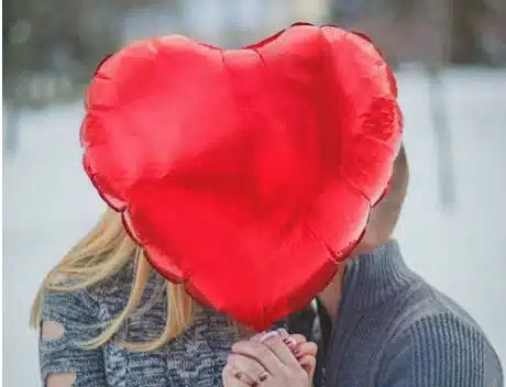 LJUBAV KOJA JE OSUĐENA NA PROPAST Uz ovih 8 znakova otkrijte da li ste u vezi sa zrelim muškarcem ili „maminim sinom“