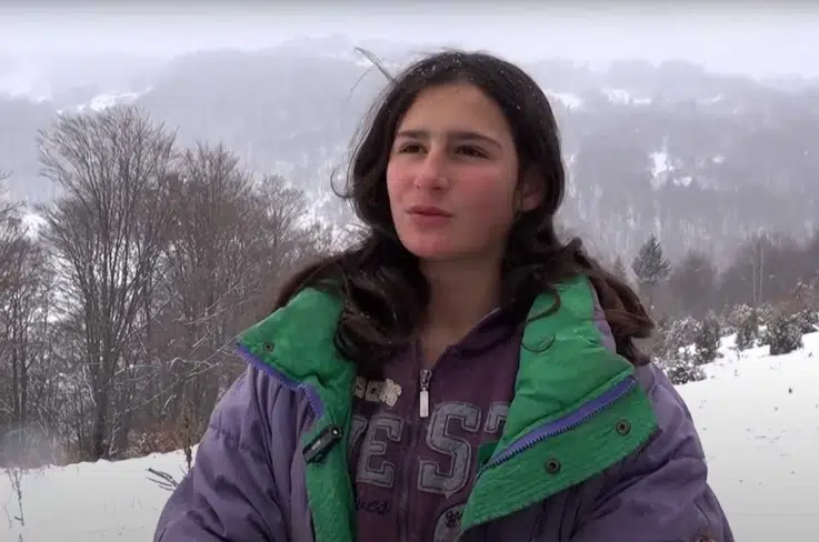 TINEJDŽERKA HEROINA Do škole kroz snijeg putuje 25 km, vukova se ne plaši