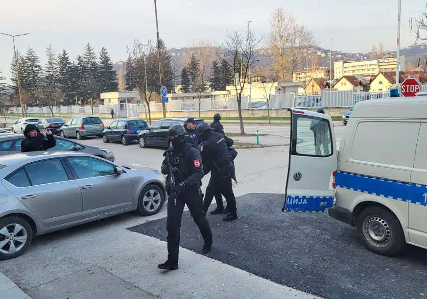 PREDLOŽEN PRITVOR OSUMNJIČENIM ZA TEŠKO UBISTVO U PALAMA Divljan sa ubijenog bajkera skinuo sve odjevne predmete i obuću, pa tijelo zakopao