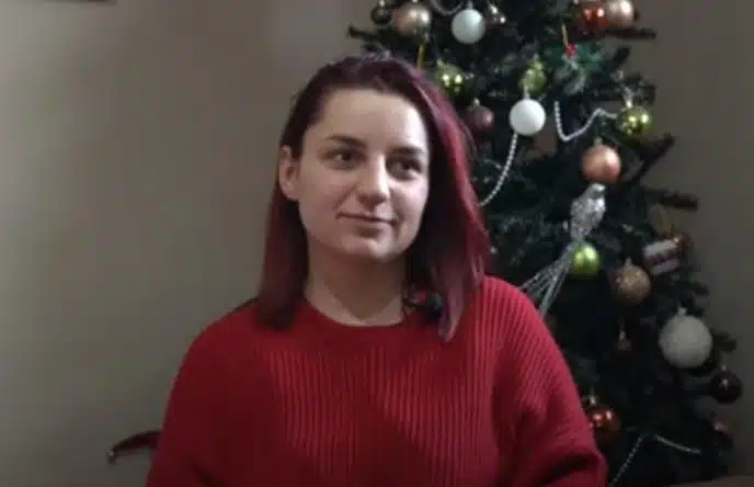 (VIDEO) „NEMOJ DA SMRDIŠ NA BALEGU“ Mlada majka Jovana (24) izabrala život na selu i poljoprivredu: Našminkam se i odem u štalu da radim