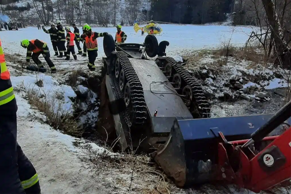 FOTOGRAFIJE STRAŠNE TRAGEDIJE NA GRANICI! Proklizao tenk, ima mrtvih