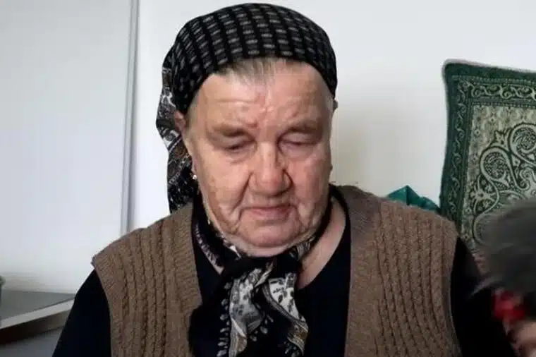 (VIDEO) HANIFA IZ VAREŠA PRONAŠLA BEBU OD 7 DANA ZAMOTANU U KECELJU Sa mukom je othranila, a onda se na vratima pojavila njena majka