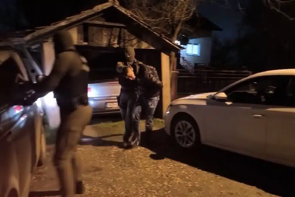(VIDEO) SNIMAK HAPŠENJA MILOŠA PEJAKOVIĆA U BANJALUCI „Pao“ nalogodavac za ubistvo Aleksandra Jurišića, spremao se da pobjegne