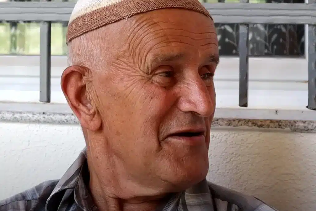 (VIDEO) DJED IBRAHIM SA BJELAŠNICE IŠAO NA LJUBAVNI SASTANAK Djevojka pitala za auto i penziju, šokirala se kad je čula odgovor!