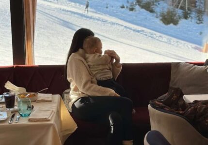Miloš Biković sa suprugom i sinom na zimovanju
