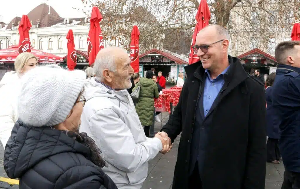 Na Trgu slobode svečano obilježen pravoslavni Božić(FOTO)
