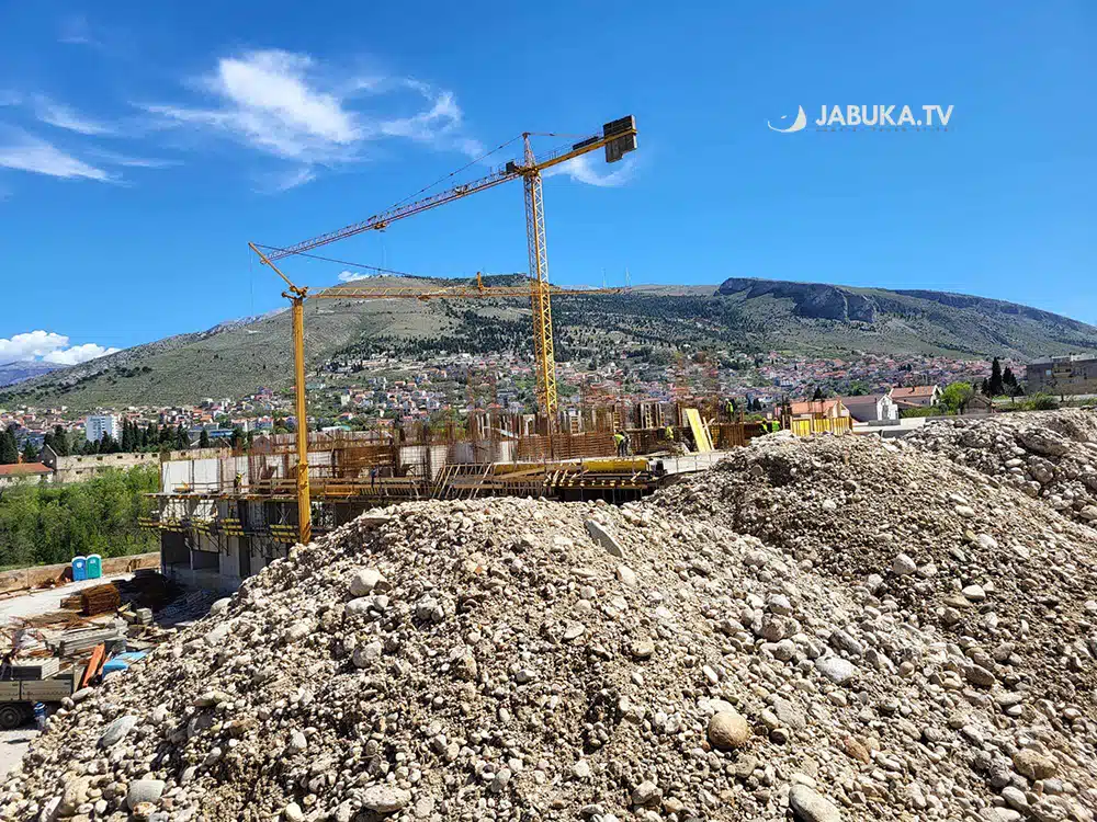 Teško ozlijeđen radnik na gradilištu zgrade u Mostaru