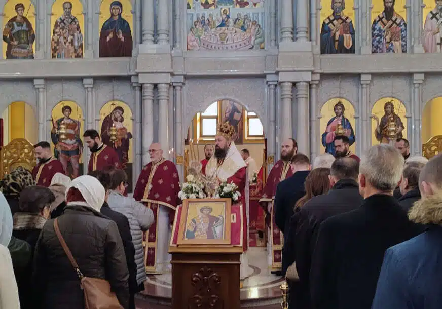 (FOTO) STRADALI BEZ ISPALJENOG METKA Bogosluženje za ubijene Srbe u banjalučkom naselju Drakulić i okolnim selima