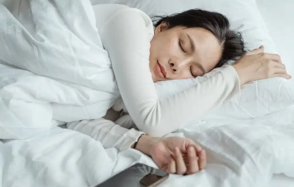 ZAŠTO SE BUDIMO UMORNI? 8 razloga zbog kojih ste nenaspavani i kako pomoći sebi