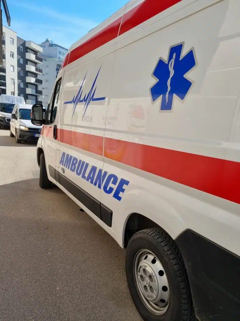 SVAKI SAT JE BORBA! Dječaku će se ukloniti sva koža, spržila ga struja od 25.000 volti: Doktor otkrio jezive detalje borbe, dijete je pravilo „selfi“ na vozu
