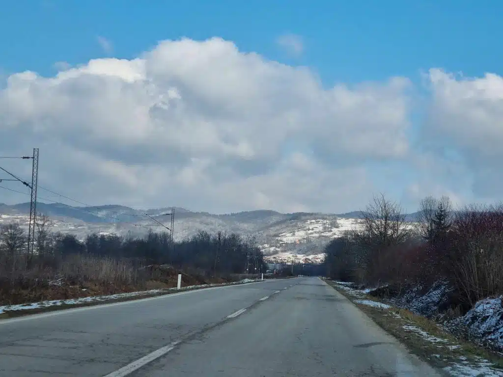 STANJE NA PUTEVIMA I danas zabrana saobraćaja na pojedinim dionicama