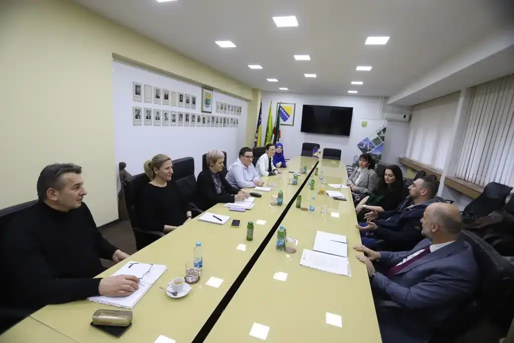 U Gradskoj upravi Zenica razgovarano o mjerama za podršku nataliteta i jačanju porodica s troje ili više djece