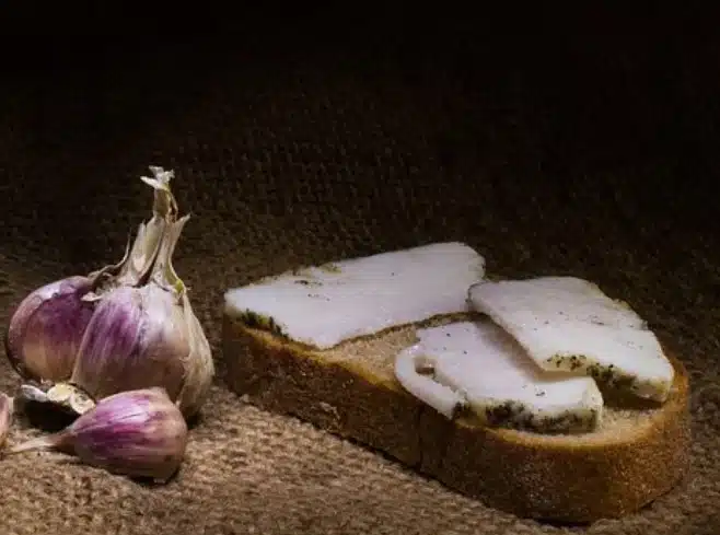 SPOJ TRADICIJE I UKUSA Kako treba da izgleda prava slanina, a evo zašto neiskusni kupuju mesnatu
